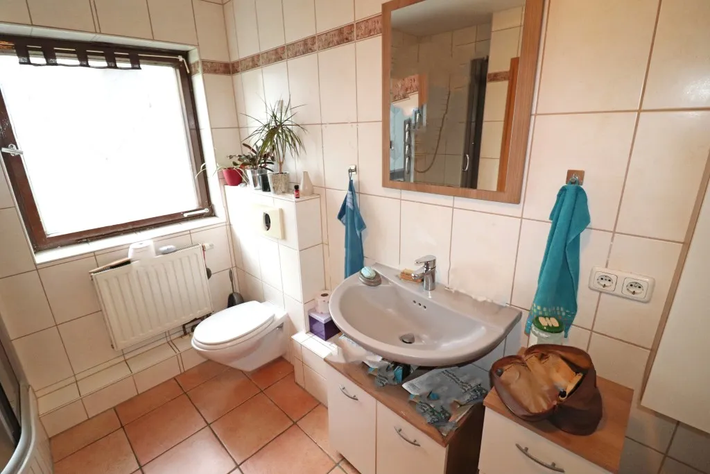 Achtung! Solide Kapitalanlage oder günstiges Reihenhaus mit Terrasse, Balkon und Garage – Bild 11