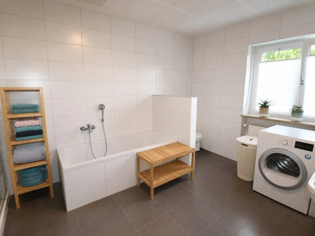Attraktive Kapitalanlage! Gepflegtes Vierfamilienhaus mit 4 Wohneinheiten und Ausbaupotenzial – Bild 8