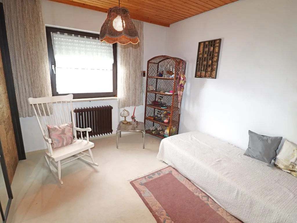 Familienfreundliche Doppelhaushälfte mit Studio, Garage und schönem Südgarten in Weiden-West – Bild 8