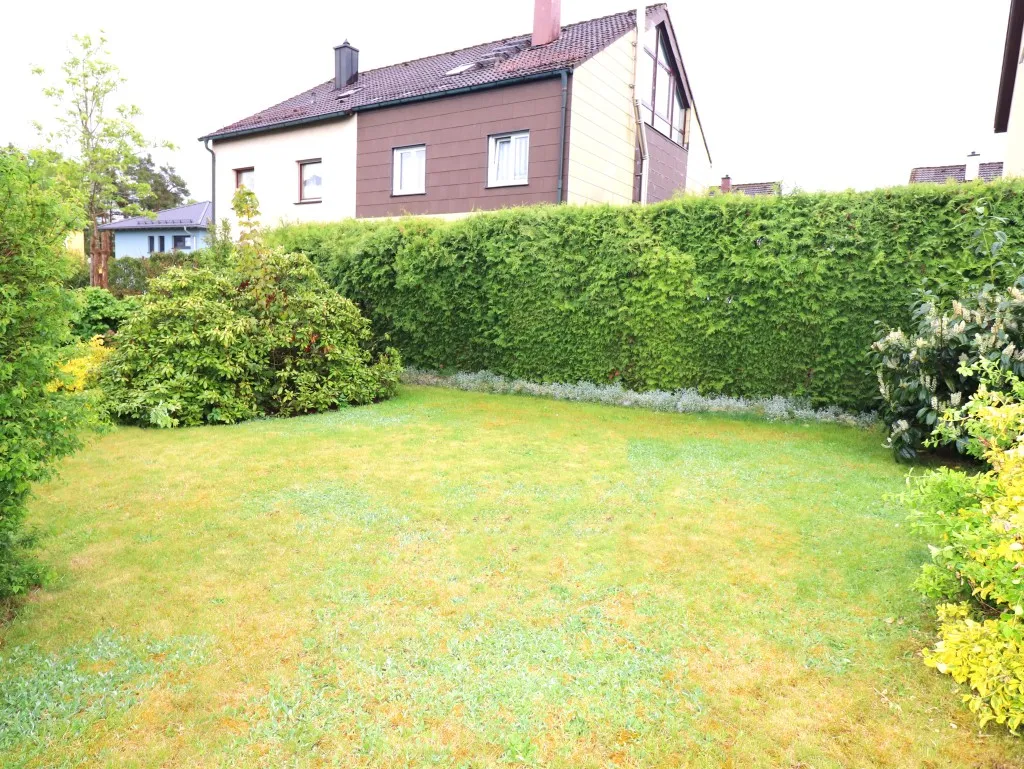 Familienfreundliche Doppelhaushälfte mit Studio, Garage und schönem Südgarten in Weiden-West – Bild 4