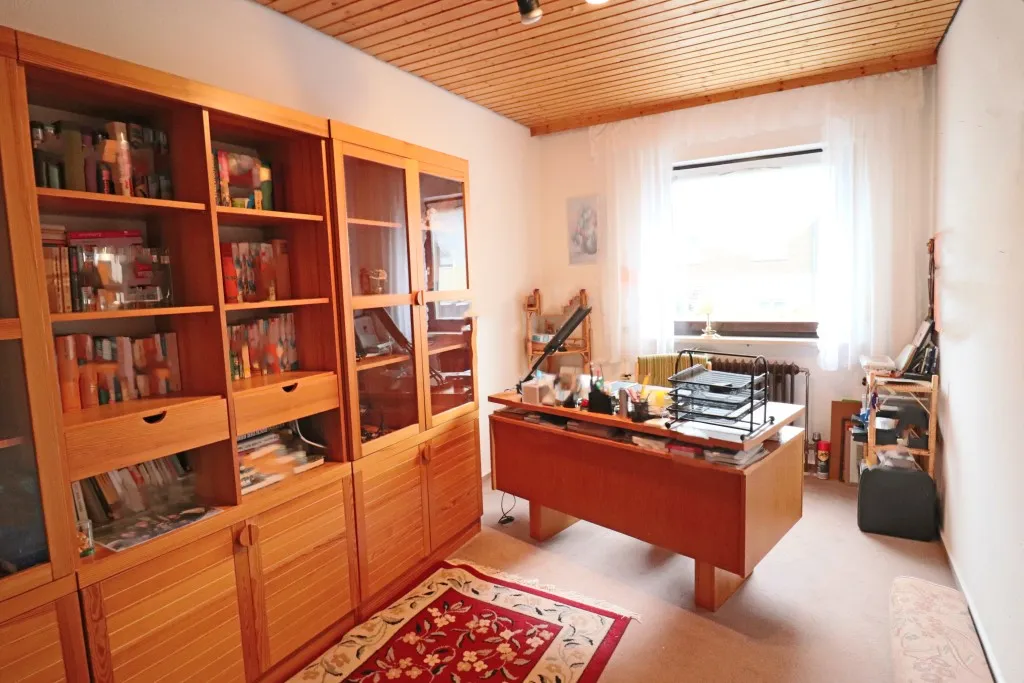 Familienfreundliche Doppelhaushälfte mit Studio, Garage und schönem Südgarten in Weiden-West – Bild 9