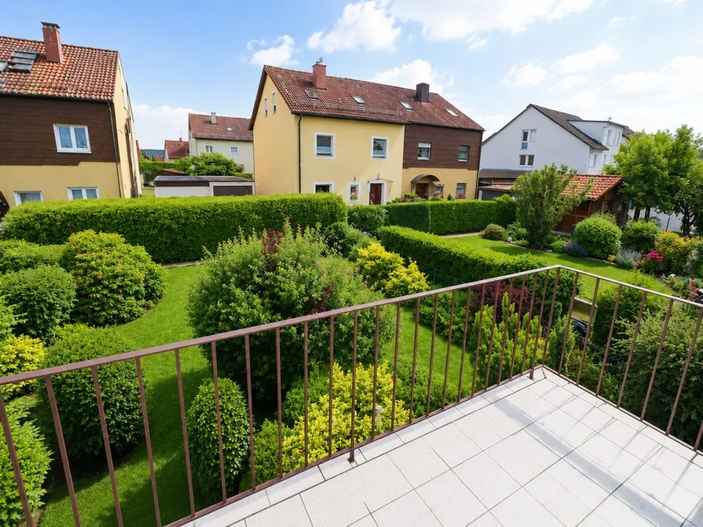 Familienfreundliche Doppelhaushälfte mit Studio, Garage und schönem Südgarten in Weiden-West – Bild 3