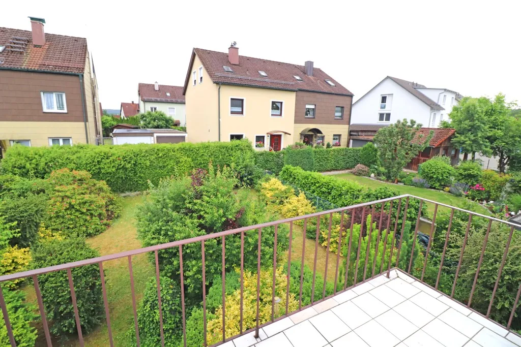 Familienfreundliche Doppelhaushälfte mit Studio, Garage und schönem Südgarten in Weiden-West – Bild 3