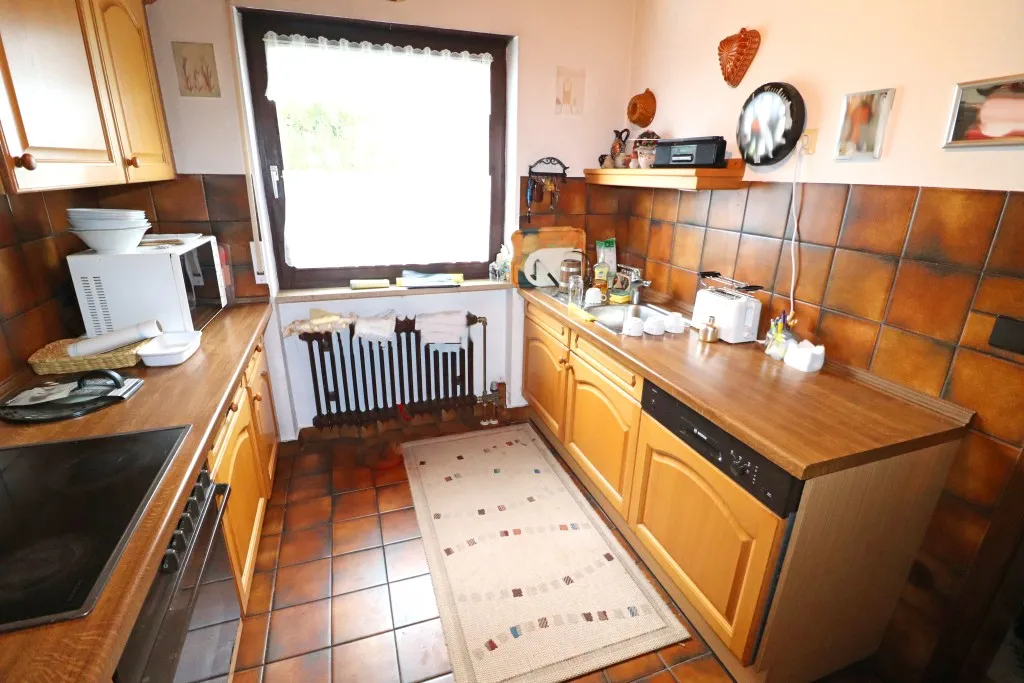 Familienfreundliche Doppelhaushälfte mit Studio, Garage und schönem Südgarten in Weiden-West – Bild 5