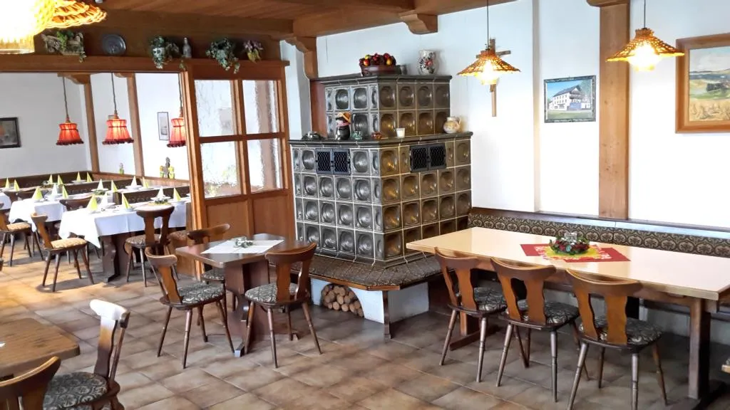 Jetzt günstiger – Ihre Chance: Traditionsgasthof mit Eventlocation und Wohnpotenzial – Bild 8