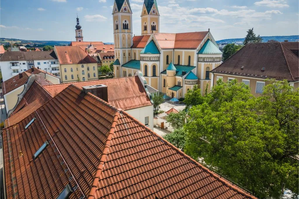 Repräsentativ u. gepflegt! Denkmalgeschütztes Kloster in exponierter Lage nahe der Innenstadt – Bild 3