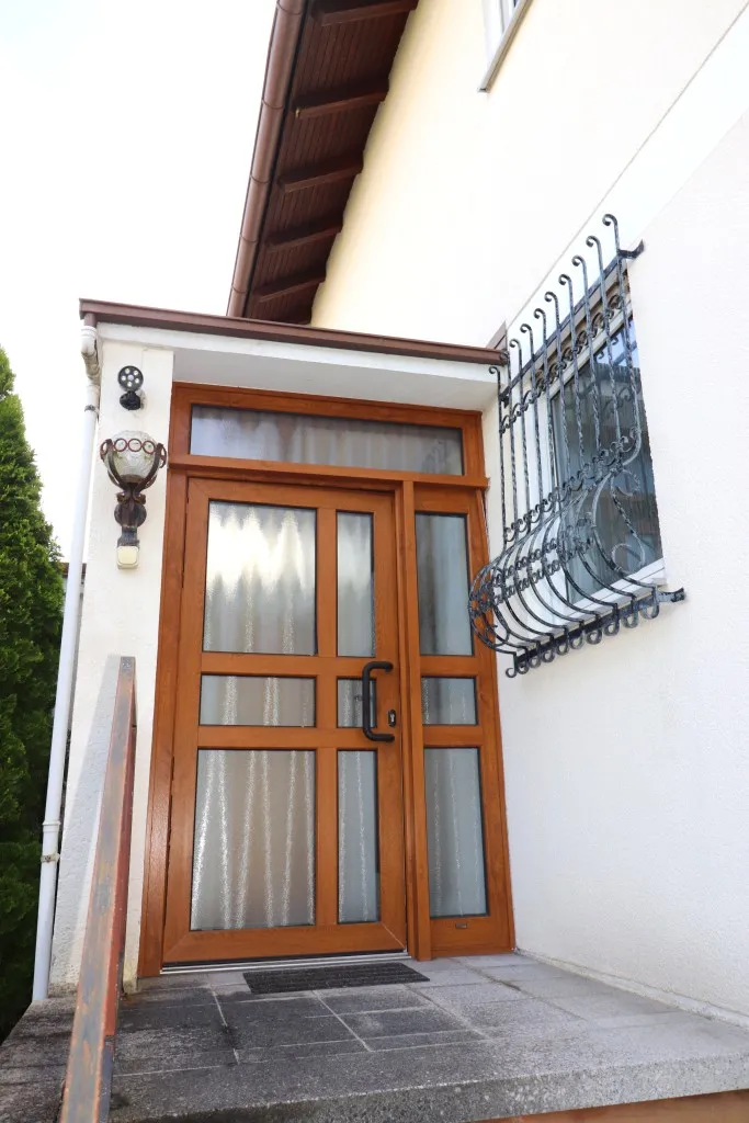 Top Lage in Weiden Ost! Ansprechendes Ein- oder Zweifamilienhaus mit Garage und Wintergarten – Bild 7