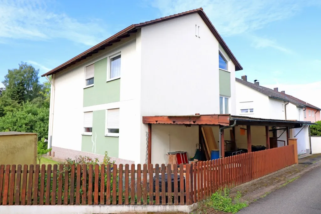 Top Lage in Weiden Ost! Ansprechendes Ein- oder Zweifamilienhaus mit Garage und Wintergarten – Bild 2