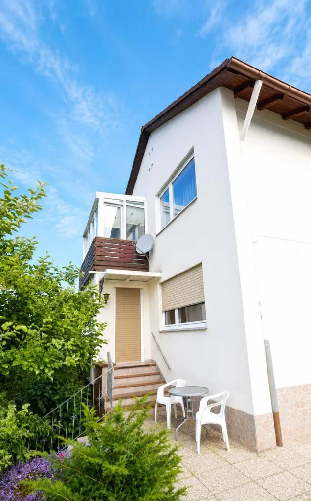 Top Lage in Weiden Ost! Ansprechendes Ein- oder Zweifamilienhaus mit Garage und Wintergarten – Bild 5