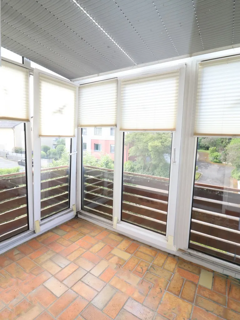 Top Lage in Weiden Ost! Ansprechendes Ein- oder Zweifamilienhaus mit Garage und Wintergarten – Bild 8