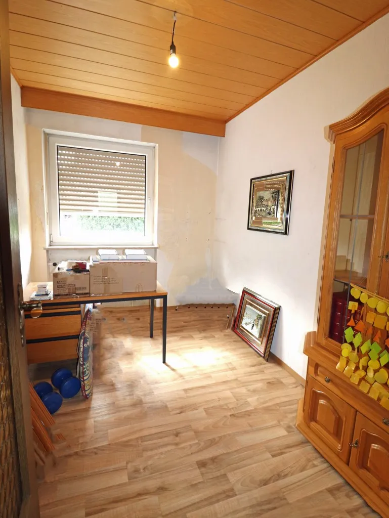 Top Lage in Weiden Ost! Ansprechendes Ein- oder Zweifamilienhaus mit Garage und Wintergarten – Bild 11