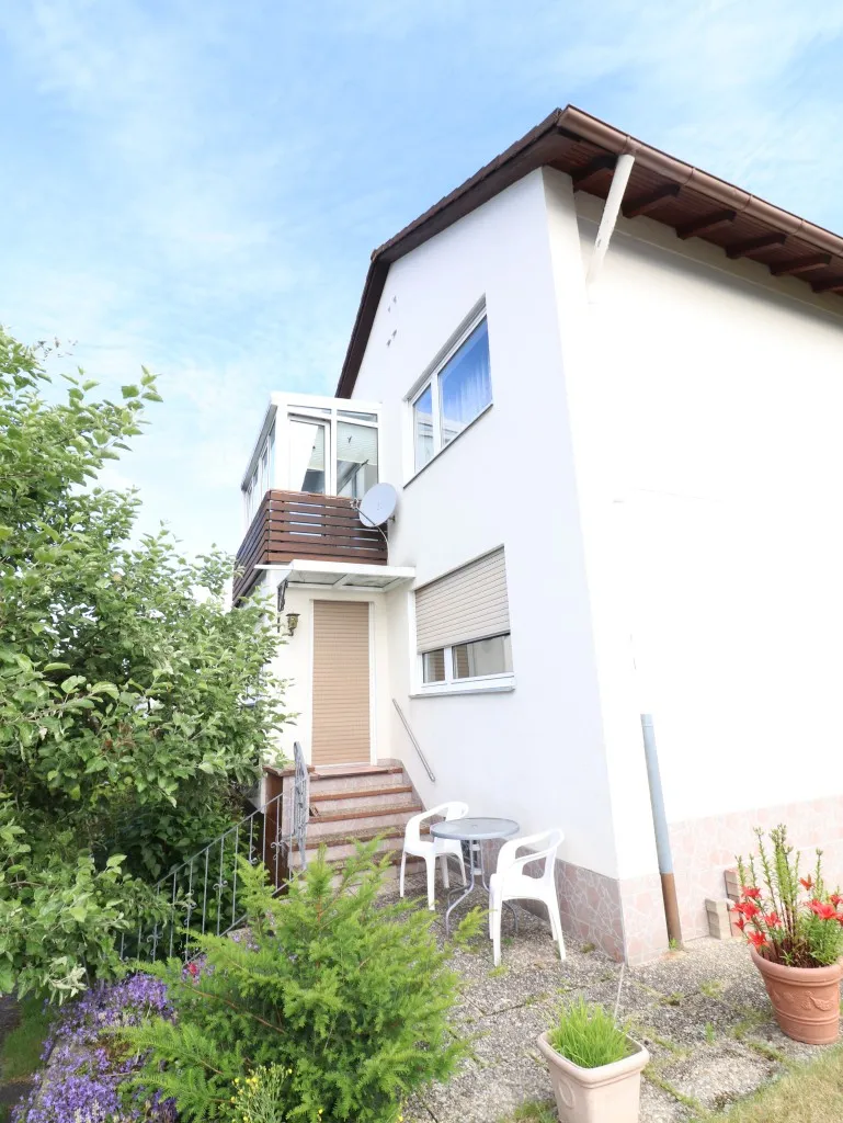 Top Lage in Weiden Ost! Ansprechendes Ein- oder Zweifamilienhaus mit Garage und Wintergarten – Bild 4