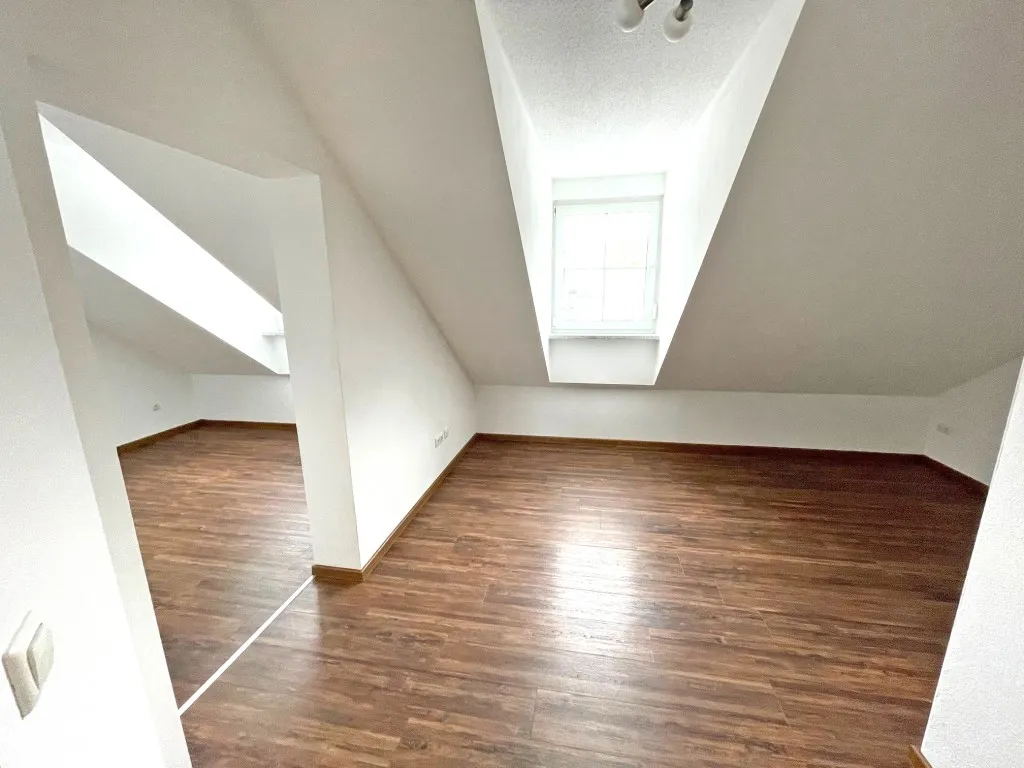 Wohnen mit Galerieflair! Traumhafte 3,5 Zimmer Eigentumswohnung mit Balkon und 3 Stellplätzen – Bild 6