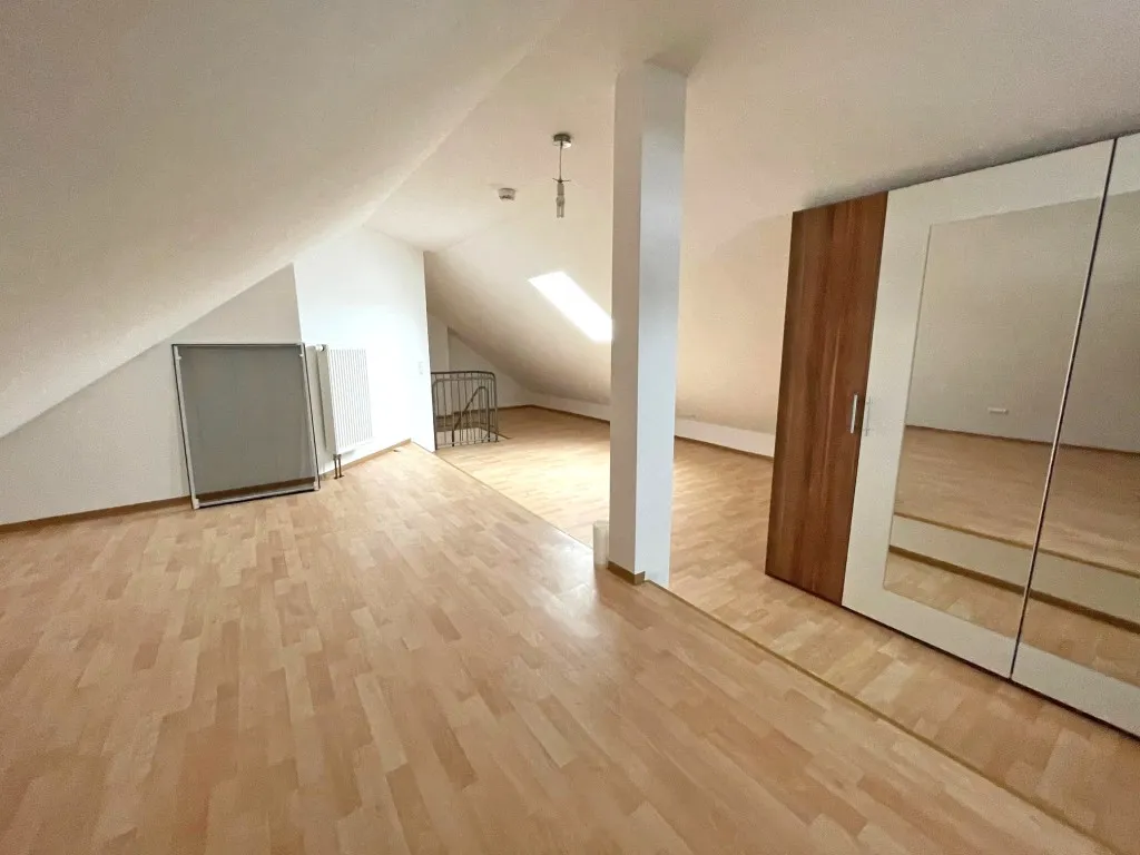 Wohnen mit Galerieflair! Traumhafte 3,5 Zimmer Eigentumswohnung mit Balkon und 3 Stellplätzen – Bild 14