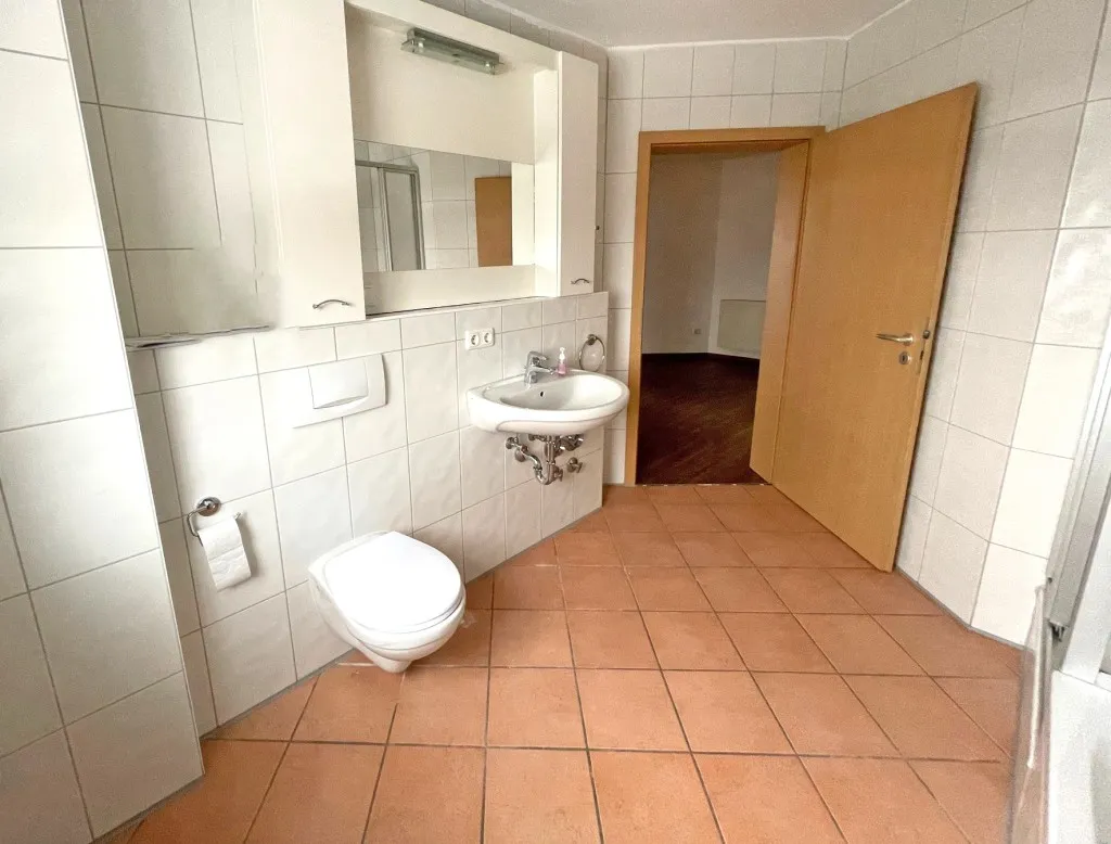 Wohnen mit Galerieflair! Traumhafte 3,5 Zimmer Eigentumswohnung mit Balkon und 3 Stellplätzen – Bild 9