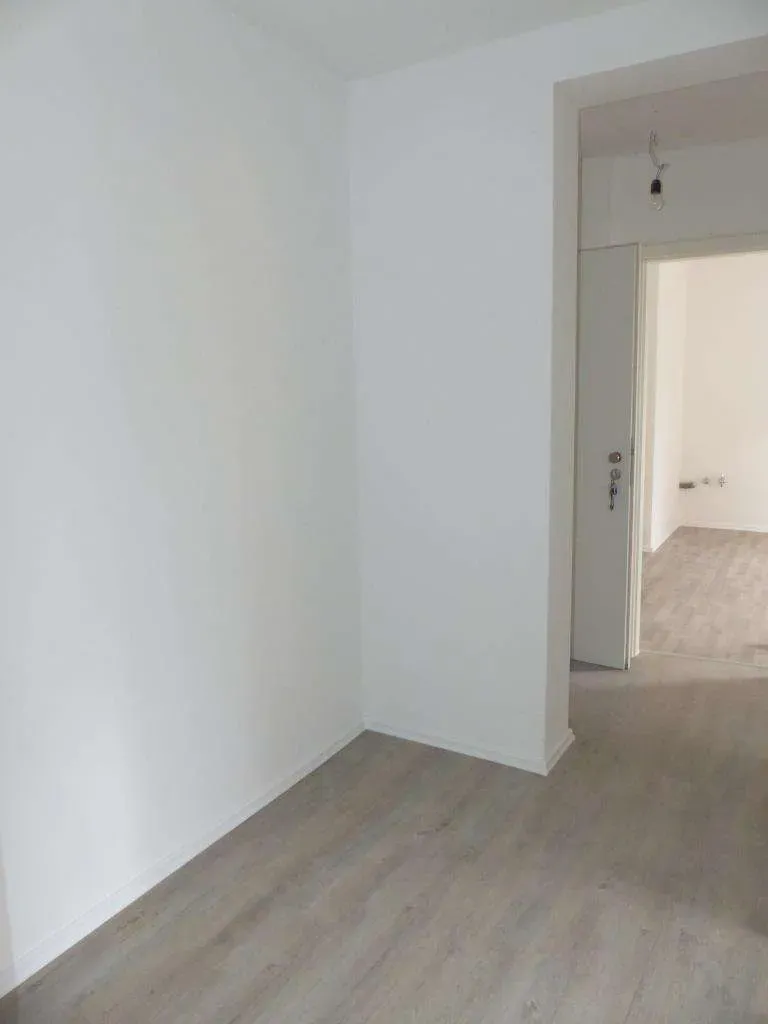 2 Zi.-ETW geboten! Energieeffizientes, saniertes Bestandsgebäude in der Innenstadt, nähe Krankenhaus – Bild 8