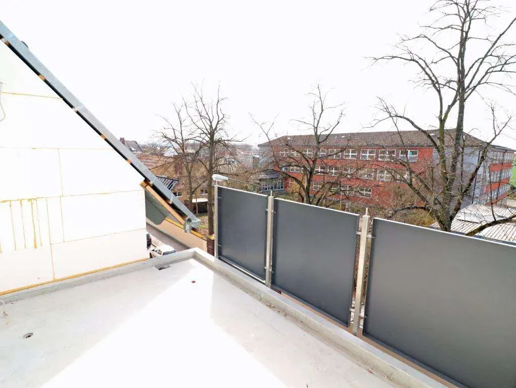 3 Zi.-Neubau-Wohnung mit Aufzug, Balkon u. ausgebautem Spitzboden (ca. 40 m²) – Bild 5