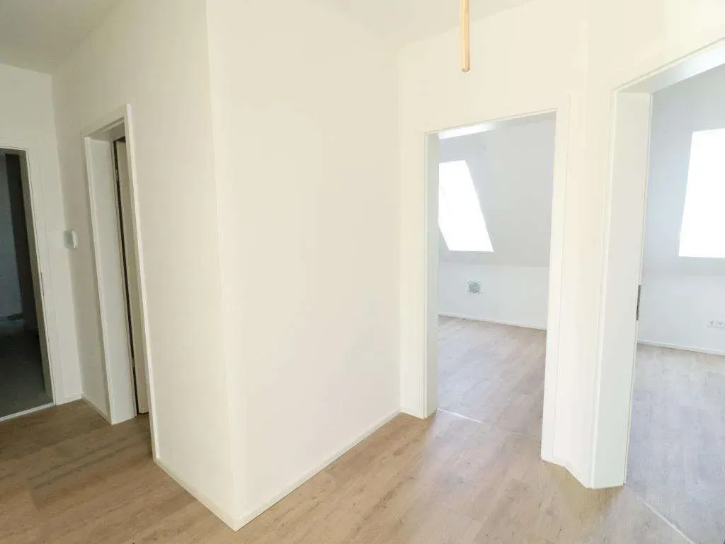 3 Zi.-Neubau-Wohnung mit Aufzug, Balkon u. ausgebautem Spitzboden (ca. 40 m²) – Bild 11