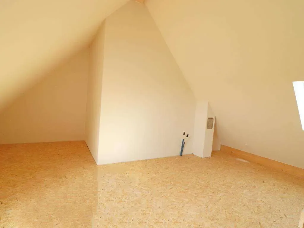 3 Zi.-Neubau-Wohnung mit Aufzug, Balkon u. ausgebautem Spitzboden (ca. 40 m²) – Bild 14
