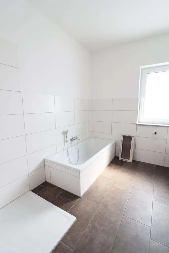 3 Zi.-Neubau-Wohnung mit Aufzug, Balkon u. ausgebautem Spitzboden (ca. 40 m²) – Bild 9