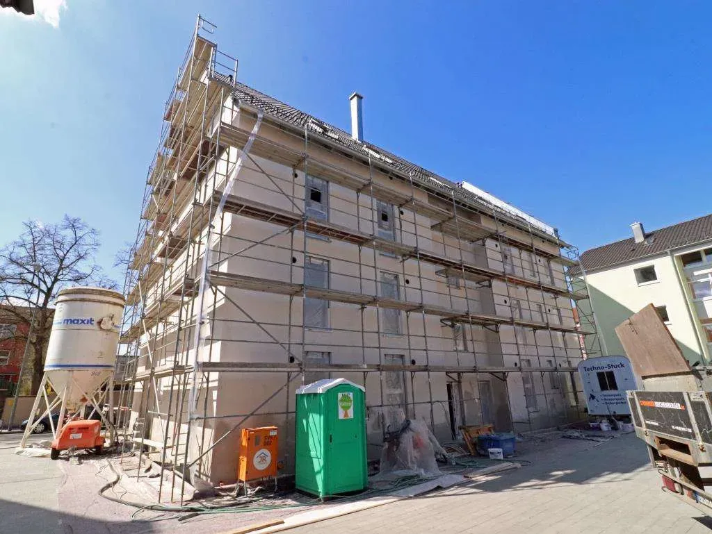 3 Zi.-Neubau-Wohnung mit Aufzug, Balkon u. ausgebautem Spitzboden (ca. 40 m²) – Bild 3