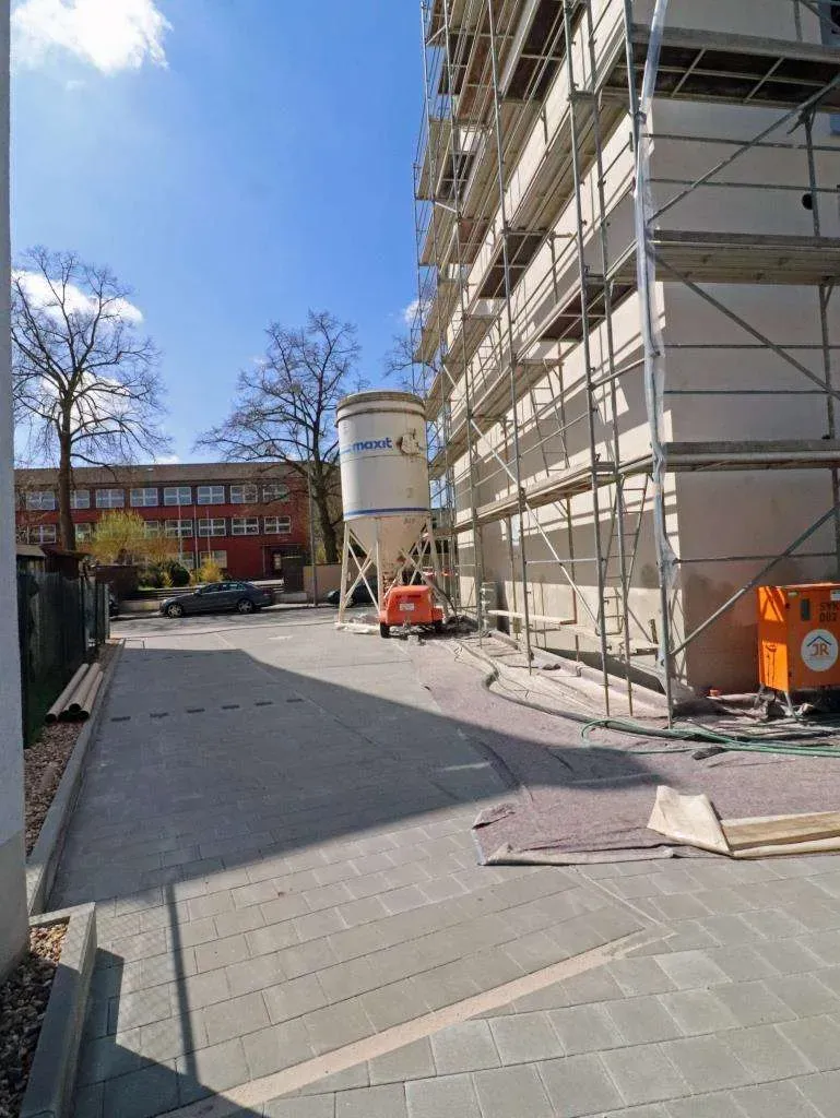 3 Zi.-Neubau-Wohnung mit Aufzug, Balkon u. ausgebautem Spitzboden (ca. 40 m²) – Bild 4