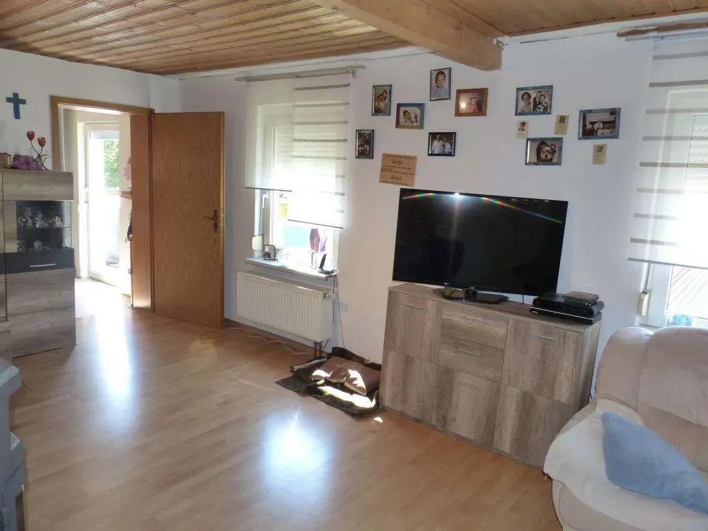 Achtung!!! Günstiges Einfam.-Haus mit Garage und Garten, teilw. renoviert – Bild 10