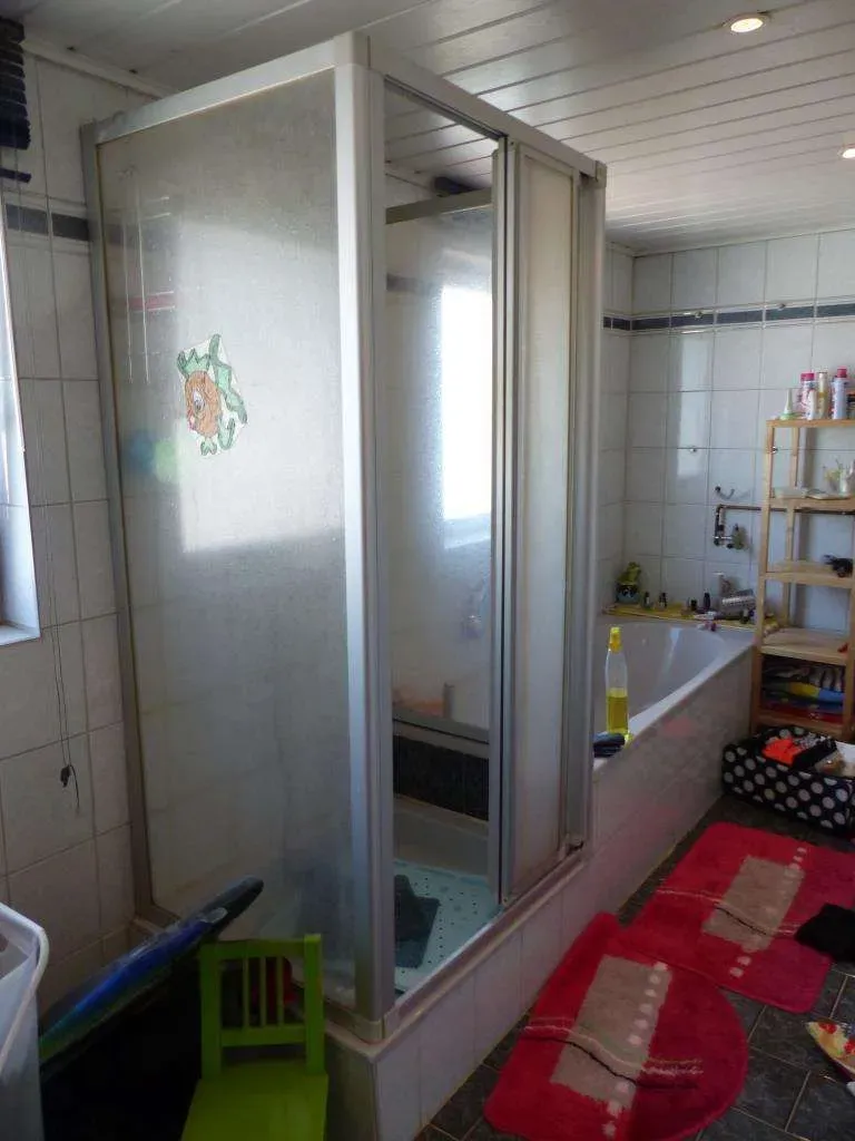 Achtung!!! Günstiges Einfam.-Haus mit Garage und Garten, teilw. renoviert – Bild 8