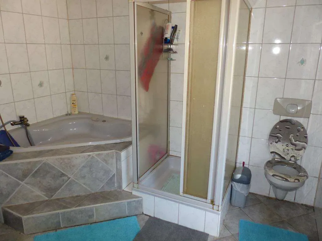 Achtung!!! Günstiges Einfam.-Haus mit Garage und Garten, teilw. renoviert – Bild 11