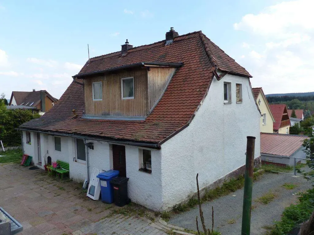 Achtung!!! Günstiges Einfam.-Haus mit Garage und Garten, teilw. renoviert – Bild 1