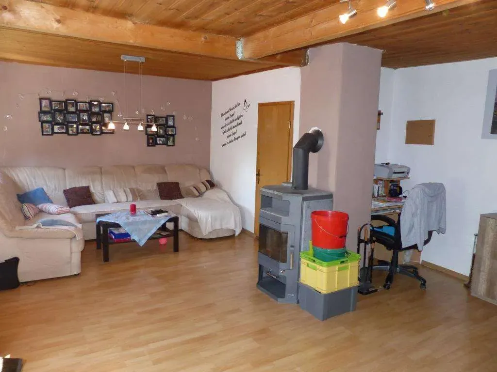 Achtung!!! Günstiges Einfam.-Haus mit Garage und Garten, teilw. renoviert – Bild 9