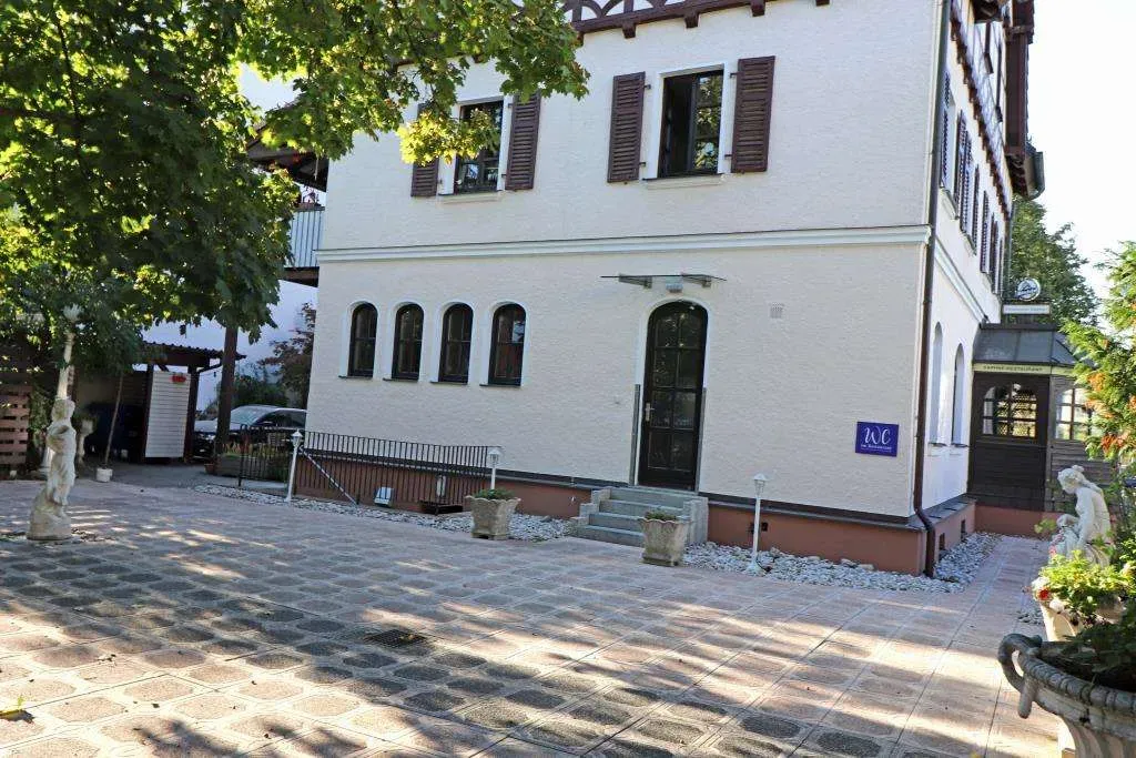 Achtung!! Gut eingeführtes RESTAURANT mit Gartenterrasse, Figuren, Laternen und Springbrunnen – Bild 3