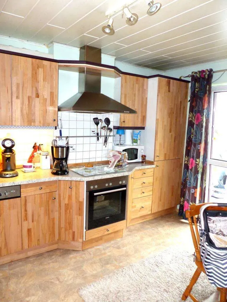 Ansprechendes Wohnhaus mit Doppelgarage und Photovoltaikanlage, eigener Eingang für Gewerbe od. ELW – Bild 6