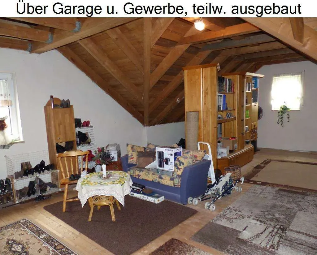 Ansprechendes Wohnhaus mit Doppelgarage und Photovoltaikanlage, eigener Eingang für Gewerbe od. ELW – Bild 14