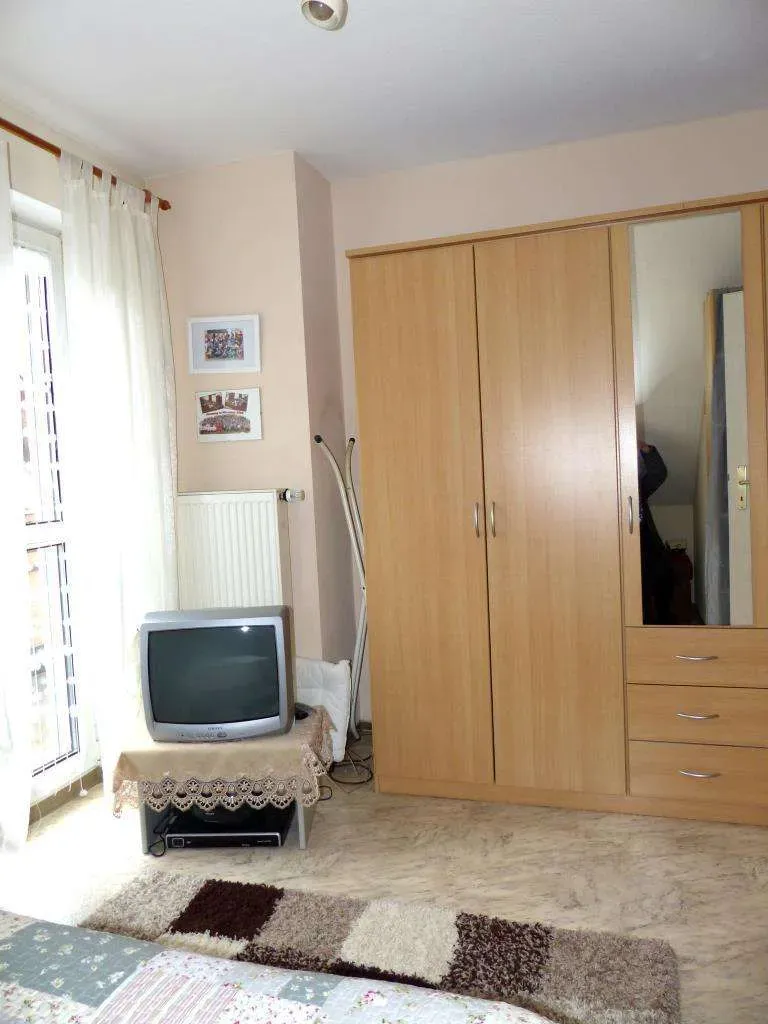 Ansprechendes Wohnhaus mit Doppelgarage und Photovoltaikanlage, eigener Eingang für Gewerbe od. ELW – Bild 7