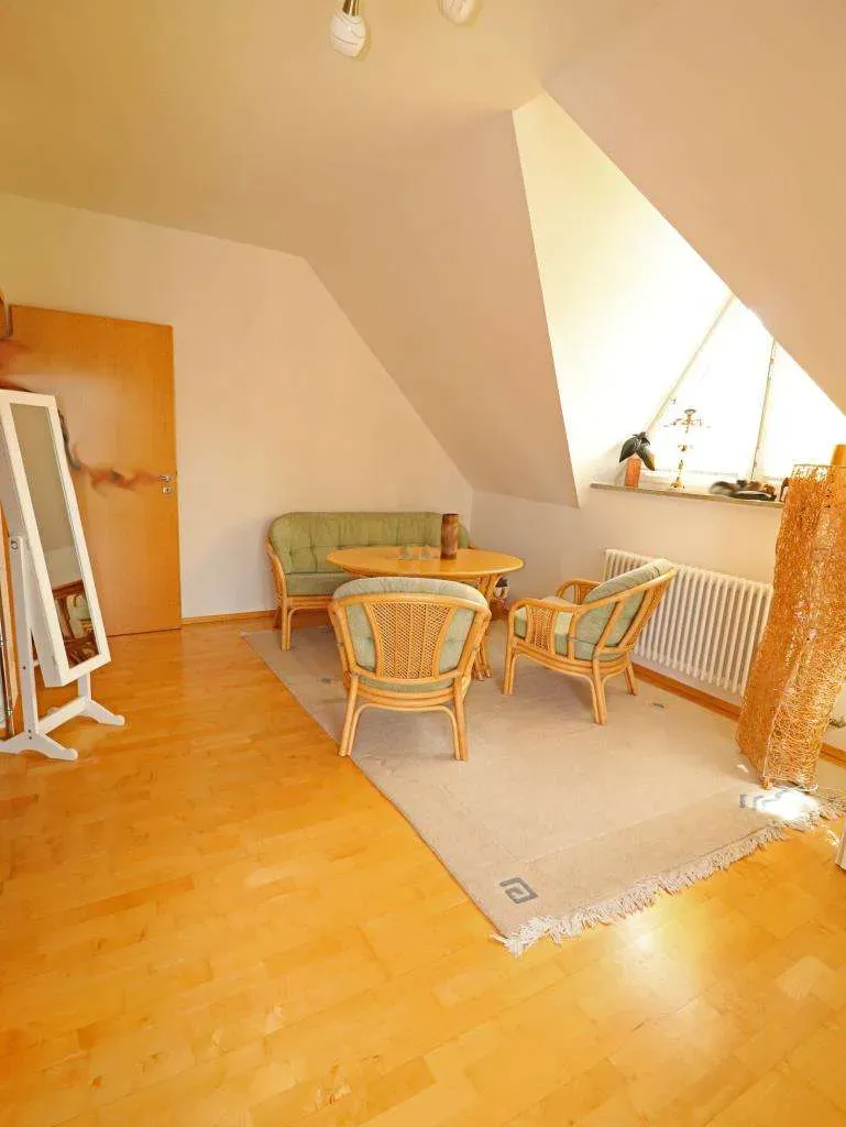 Auf höchstem Niveau!! Gepflegtes Wohnhaus mit Wintergarten und Carport, Spitzboden ausgebaut – Bild 12