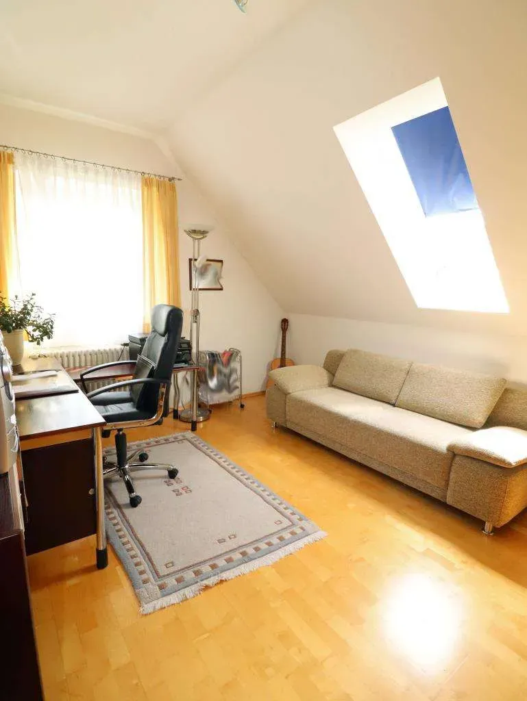 Auf höchstem Niveau!! Gepflegtes Wohnhaus mit Wintergarten und Carport, Spitzboden ausgebaut – Bild 13