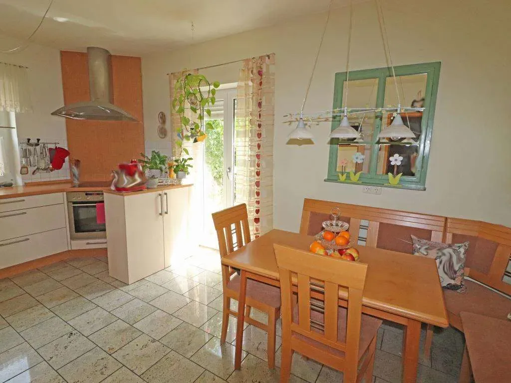Auf höchstem Niveau!! Gepflegtes Wohnhaus mit Wintergarten und Carport, Spitzboden ausgebaut – Bild 7