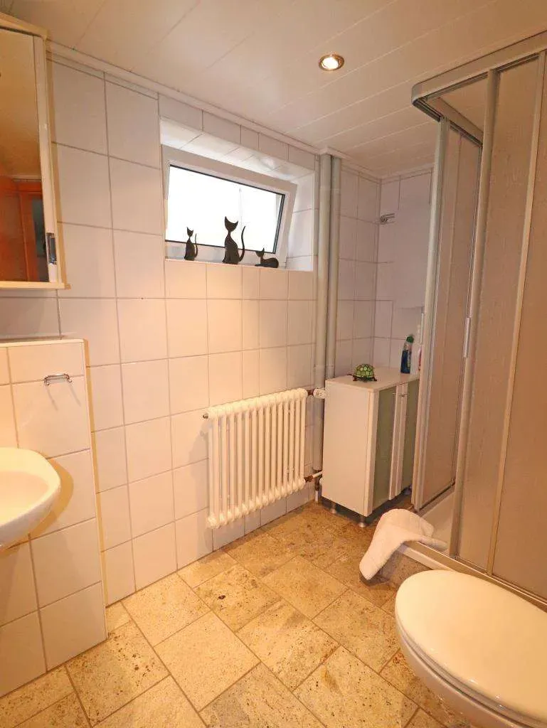 Auf höchstem Niveau!! Gepflegtes Wohnhaus mit Wintergarten und Carport, Spitzboden ausgebaut – Bild 14