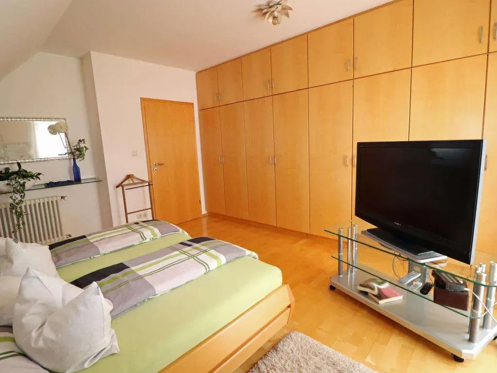 Auf höchstem Niveau!! Gepflegtes Wohnhaus mit Wintergarten und Carport, Spitzboden ausgebaut – Bild 9
