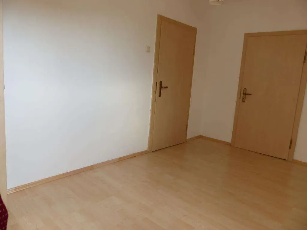 Aufgepasst!!! Freistehendes Einfam.-Haus mit Doppelgarage und Garten, sofort frei – Bild 9