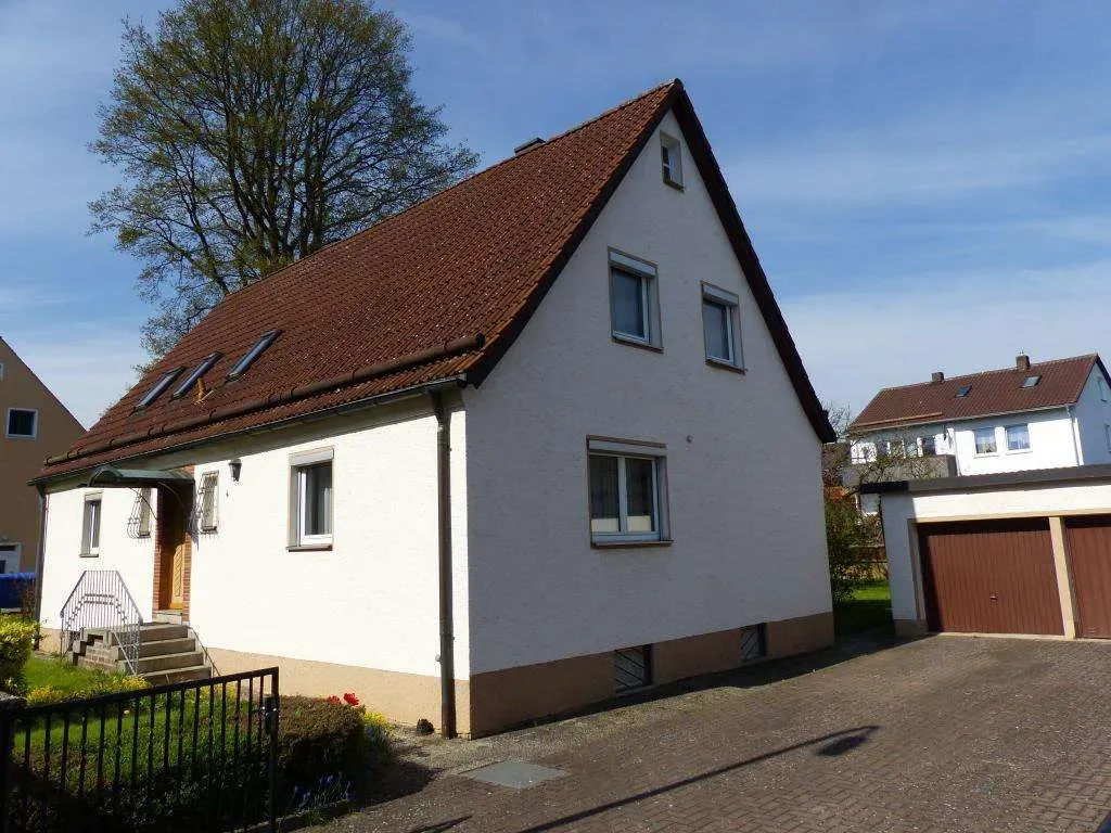 Aufgepasst!!! Freistehendes Einfam.-Haus mit Doppelgarage und Garten, sofort frei – Bild 1