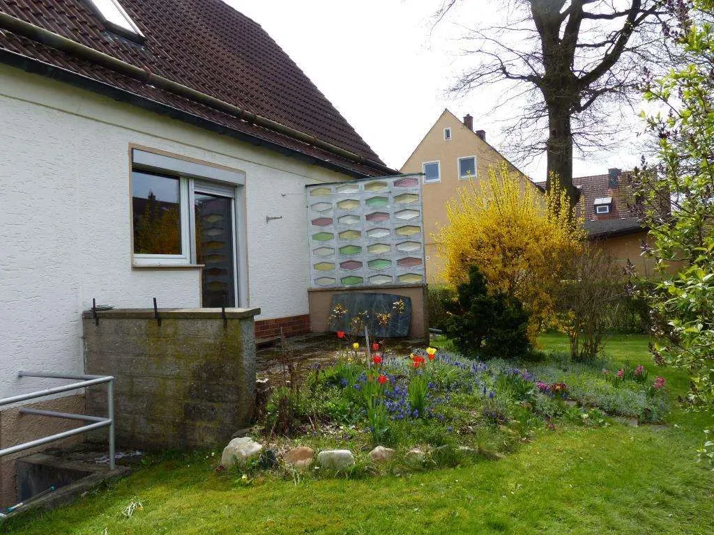 Aufgepasst!!! Freistehendes Einfam.-Haus mit Doppelgarage und Garten, sofort frei – Bild 3