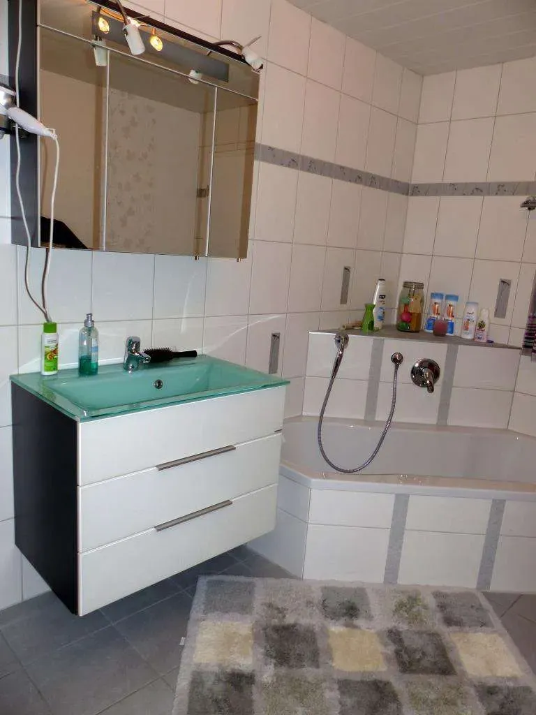 Aufgepasst!!! Freistehendes Wohnhaus, energetisch saniert, mit Carport, Terrasse und Garten – Bild 7