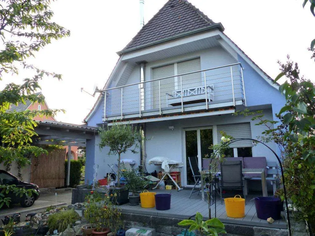 Aufgepasst!!! Freistehendes Wohnhaus, energetisch saniert, mit Carport, Terrasse und Garten – Bild 2
