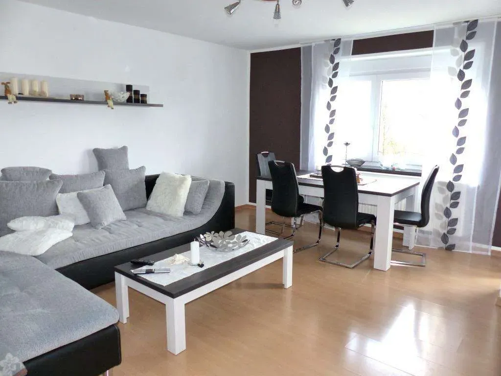 Aufgepasst!!! Gepflegte 4 Zi.-ETW mit Balkon und Garage, Top renoviert, derzeit vermietet – Bild 1