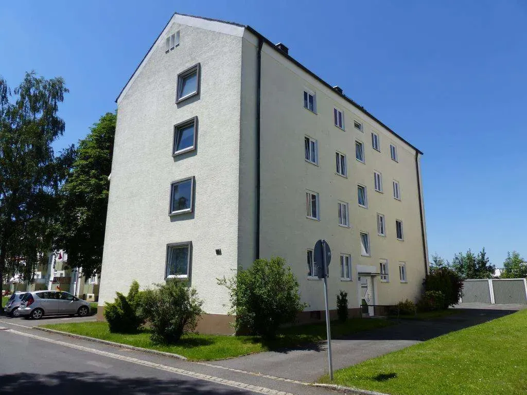Aufgepasst!!! Günstige 4 Zi.-ETW mit Balkon und Einbauküche, Badezimmer erneuert, sofort frei – Bild 3