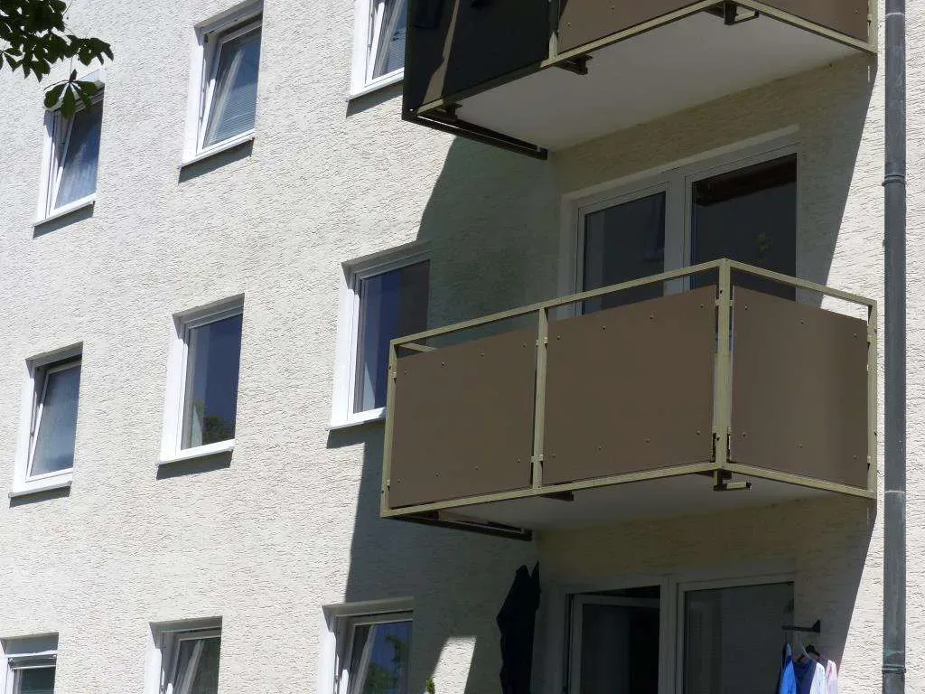 Aufgepasst!!! Günstige 4 Zi.-ETW mit Balkon und Einbauküche, Badezimmer erneuert, sofort frei – Bild 2
