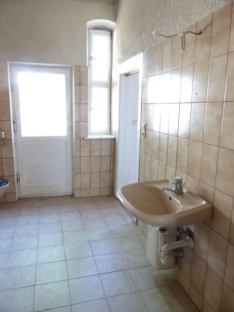 Aufgepasst!!! Günstiges Wohnhaus, nähe der Innenstadt, teilweise saniert, mit schönem Hinterhof – Bild 5