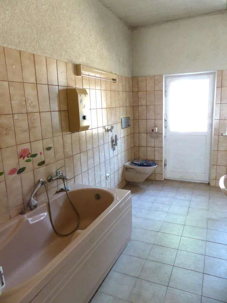 Aufgepasst!!! Günstiges Wohnhaus, nähe der Innenstadt, teilweise saniert, mit schönem Hinterhof – Bild 6